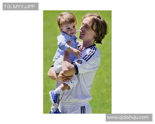 足球明星温情瞬间拒绝采访将时间留给小孩展现真挚关怀 足球明星温情瞬间拒绝采访将时间留给小孩展现真挚关怀